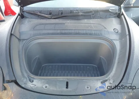 2021 Tesla Model Y Standard Range Rear-Wheel Drive z USA, uszkodzony, nr VIN 5YJYGDED4MF123194